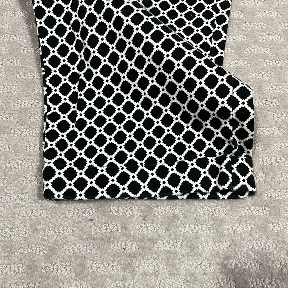 Zac&Rachel Women Pants White Black Pattern Size 6 Stretch Capri Style Dress Pant - Picture 4 of 7